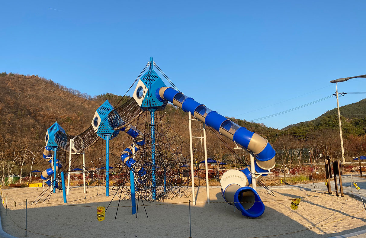 놀이터 - 미끄럼틀