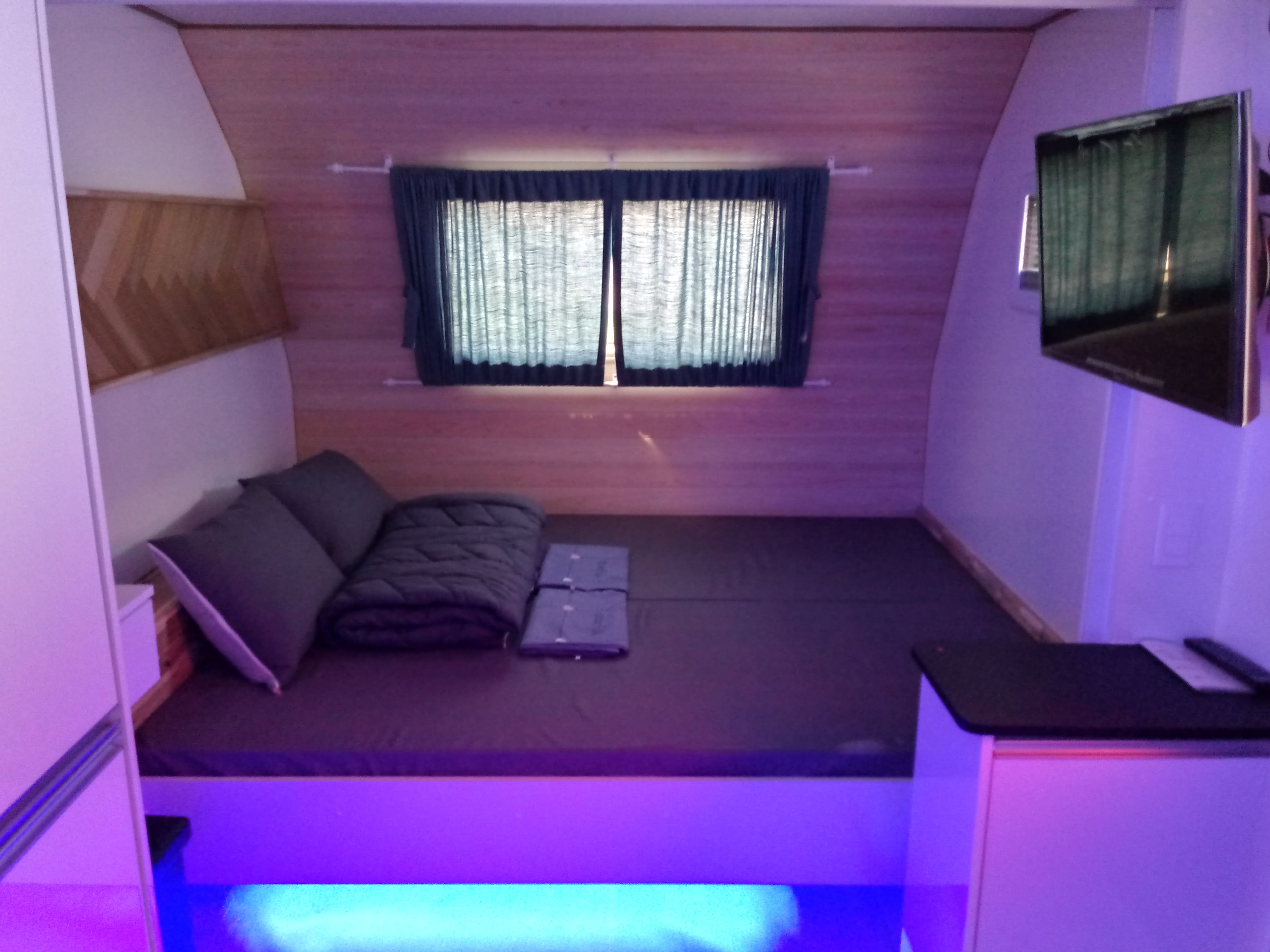 카라반 6인용 내부 - 침실(침대)