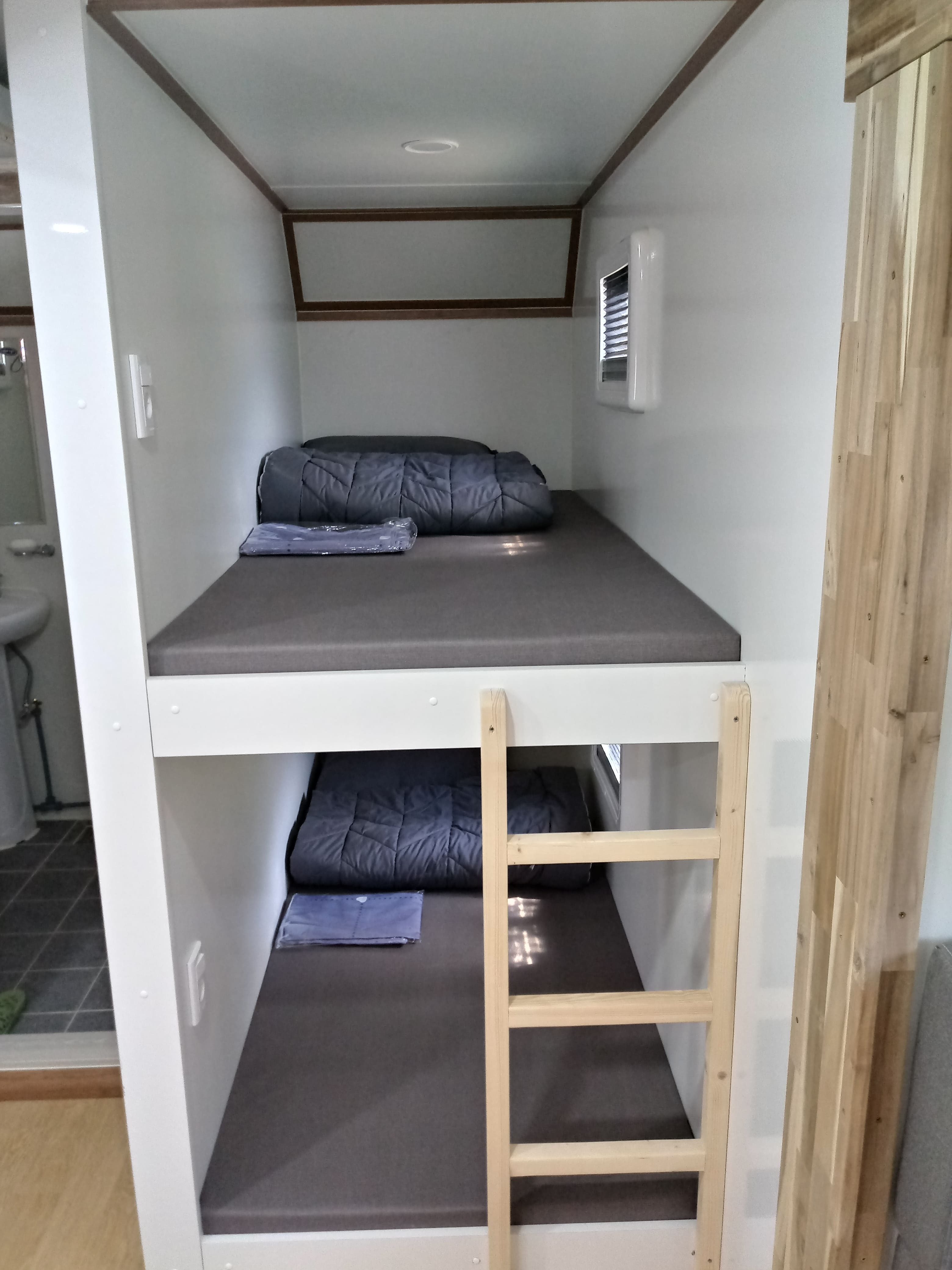 카라반 4인용 내부 - 침실