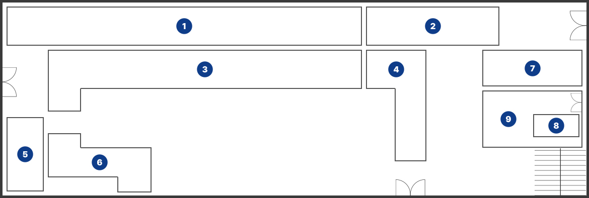 가운데 출입문을 기준으로 좌측 6번 민원재정, 시계방향으로 5번 주민생활 상담실, 출입문, 1번 서고, 2번 면장실, 7번 숙직실, 8번 샤워실, 9번 화장실, 계단이 있습니다. 가운데 출입문과 2번 면장실 사이에 주민생활지원이 있고, 좌측에 3번 산업경제가 있습니다.